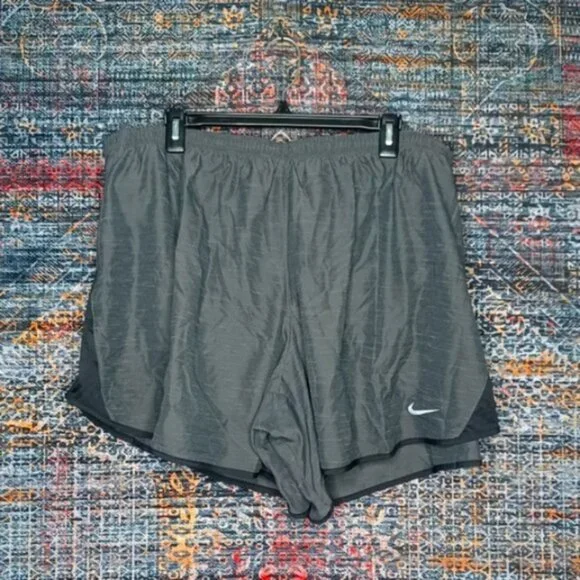 Nike womens heathered dark gray black trim running shorts 3X PLUS NWT - Picture 1 of 4